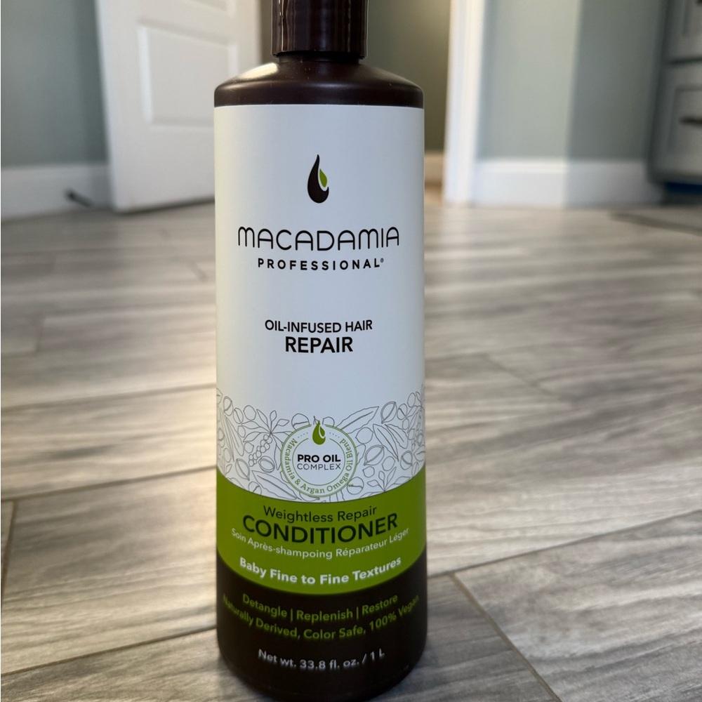 Macadamia Professionals Oil-Infused Hair Repair Conditioner - weightless- NEW